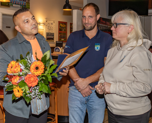 Trainer des Jahres Wesselin Russev (l) mit Ramona Magdanz und Norman Brennert vom Stadtsportverband.