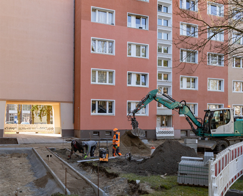 13.03.2026 // die ersten Tiefbordsteine werden gesetzt