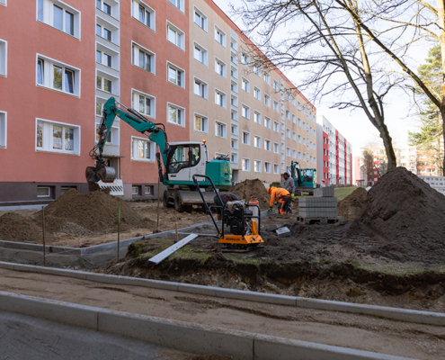 13.03.2026 // die ersten Tiefbordsteine werden gesetzt