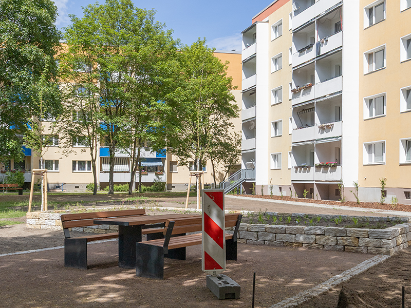 19.05.2026, Sitzgruppe neben dem WIldstaudenbeet.