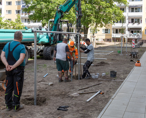 19.05.2026, neue Wäschestangen werden gesetzt.