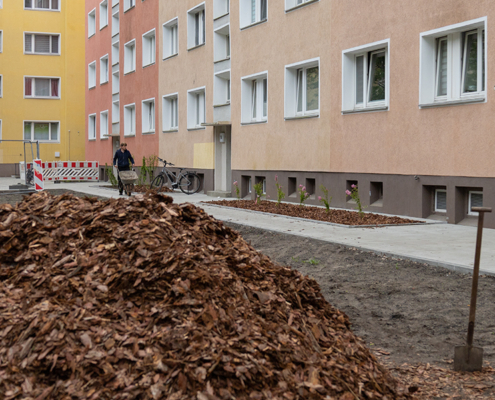 7.5.2026 // Rindenmulch für die frisch bepflanzten Rabatten