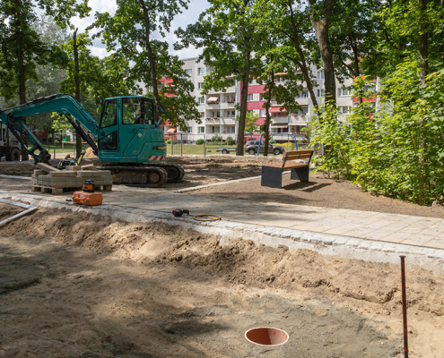 2.6.2026, die ersten Meter des neuen Hauptweges sind gepflastert.